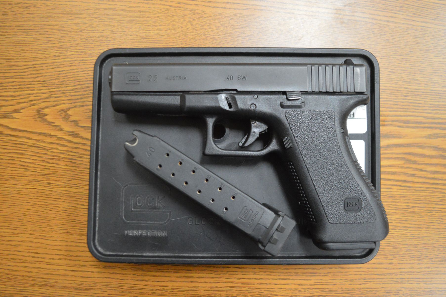 USED Glock 22 40 S&W S/N ABD688US 2-Mags & Box