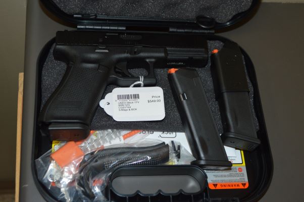 USED Glock 17V 9MM S/N CGSV164 3-Mags & BOX
