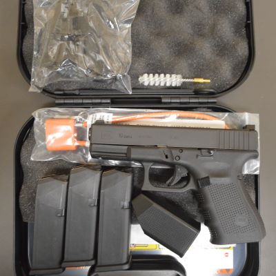 USED Glock 19 Gen 4 S/N BDVK279 3-Mags & BOX