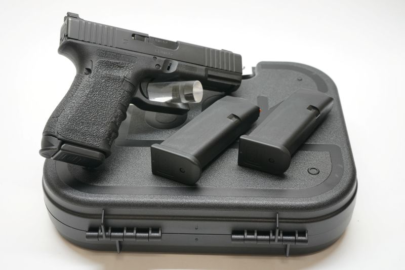 USED Glock 19 9MM S/N BFUW642 3-Mags & BOX