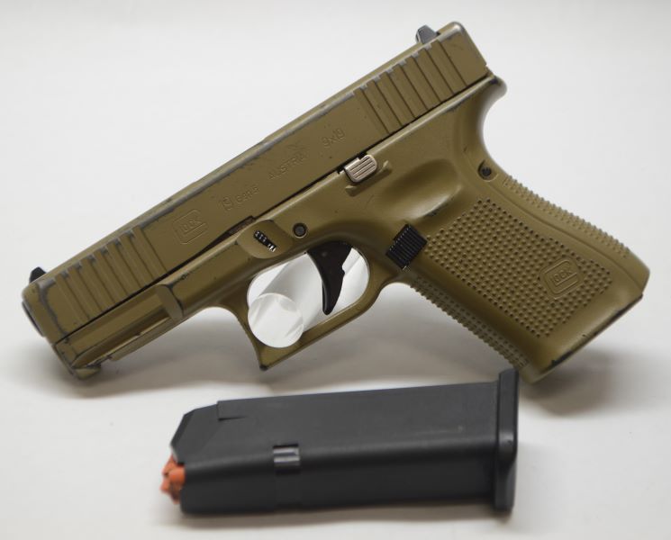 USED Glock 19 G5 9MM S/N BYFG675 2-Mags & BOX